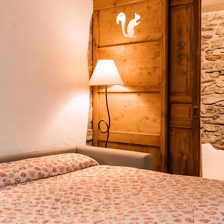 Lägenhet Maison De L'ecureuil Courmayeur